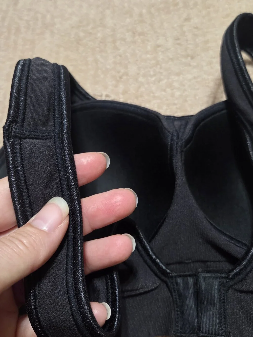 Bali Comfort Revolution Black Bra Wireless Womens Sz 34B Support